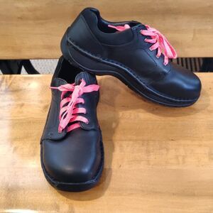 Red Wing woman's 2323 safety toe non slip oil resistant size 8.5